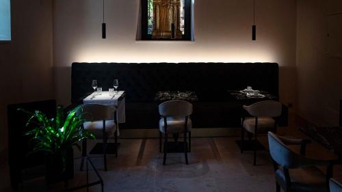 a dining room with a table and chairs and a couch at Hotel Villa San Pio in Rome