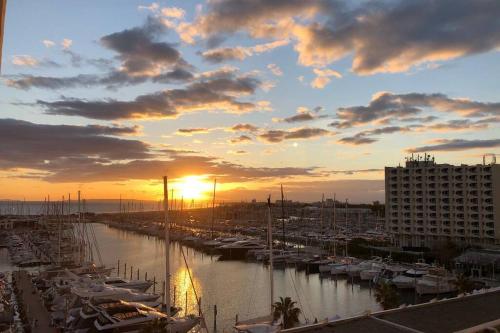 Appartement climatisé avec superbe vue mer port