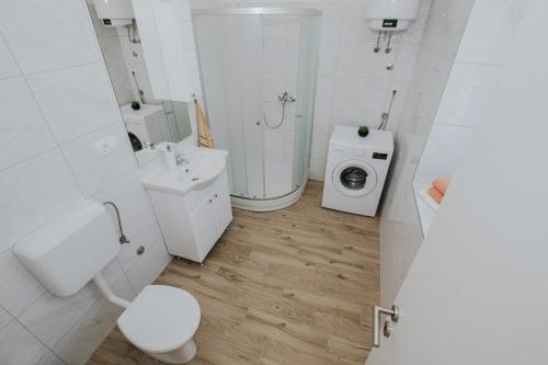 Kúpeľňa v ubytovaní HOUSE MARIJA DRVENIK MALI