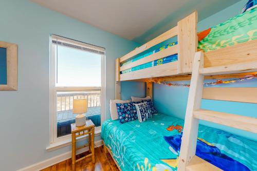 Katil dua tingkat atau katil-katil dua tingkat dalam bilik di Two Views