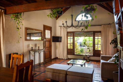 a living room with a couch and a table at Il TRAMONTO in San Antonio de Areco