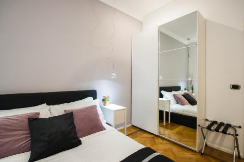 Crispi Modern Flat in the Historic Center