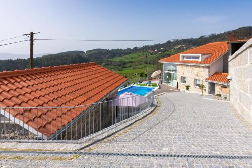 a view of a house with a swimming pool at Aldeamento Casas do Alto do Vez in Balouta