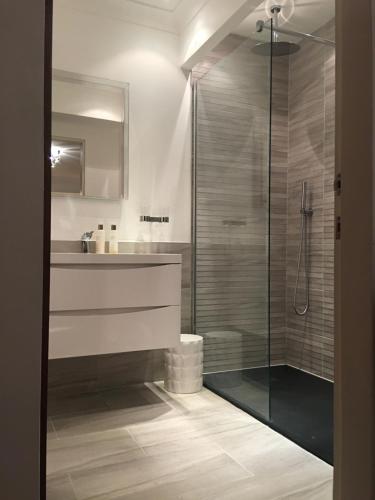 Bilik mandi di Invercreran Lodge Luxury Bed & Breakfast