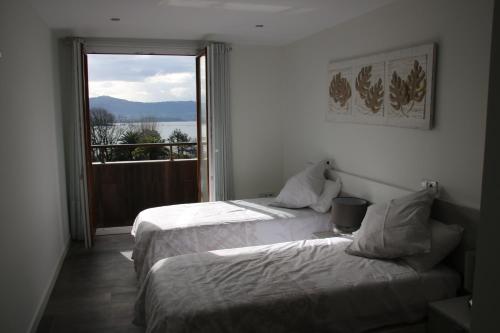 Rúm í herbergi á Precioso apartamento con magníficas vistas - Apartamento Aifos