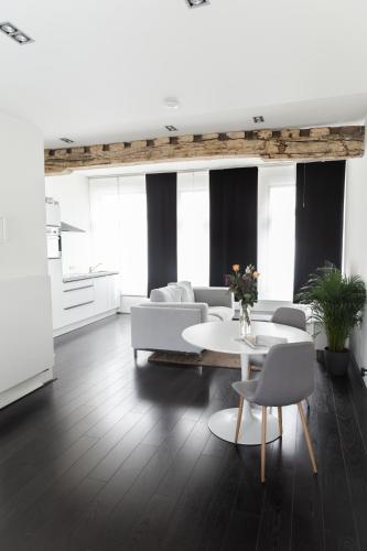 a white living room with a table and chairs at Klapdorp in Antwerp