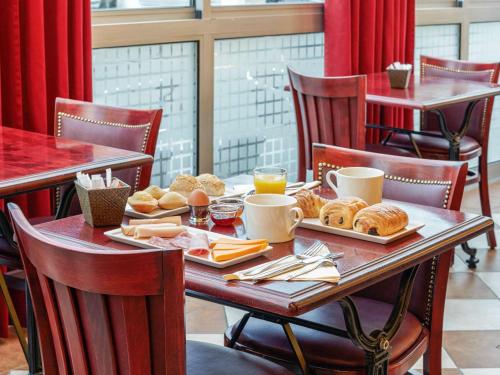 a table with a tray of pastries on it at ibis Chartres Ouest Luce in Chartres