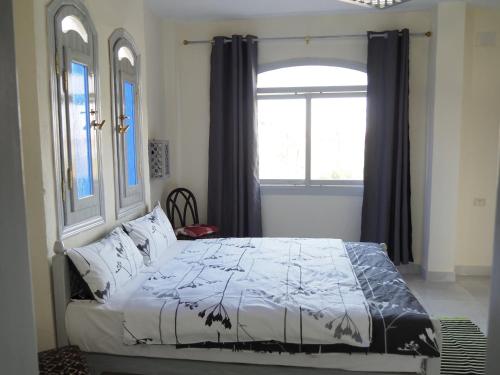 Ein Bett oder Betten in einem Zimmer der Unterkunft Nile Compound