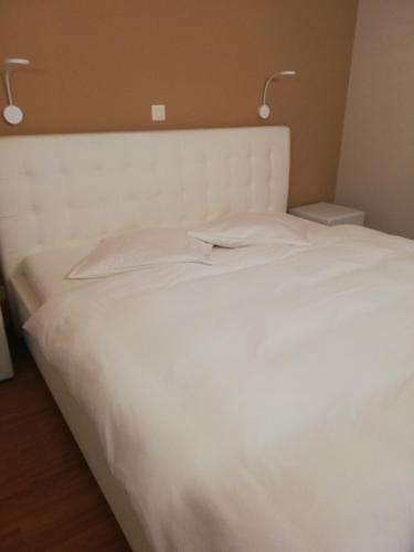 Кровать или кровати в номере Hôtel Bellevue