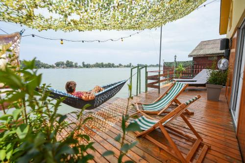 Sagando - Floating house on Sava river