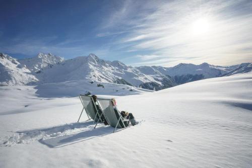 a object sitting in the snow on top of a mountain at Arlberg Öko Ferienwohnungen in Innerbraz