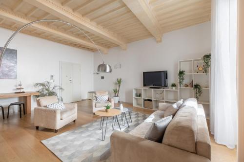 iFlat Navona White and Stylish Apartment