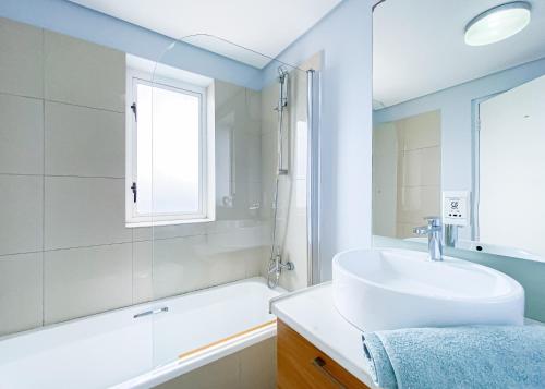 Koupelna v ubytování Horizon Bay 705 Sea View Apartment