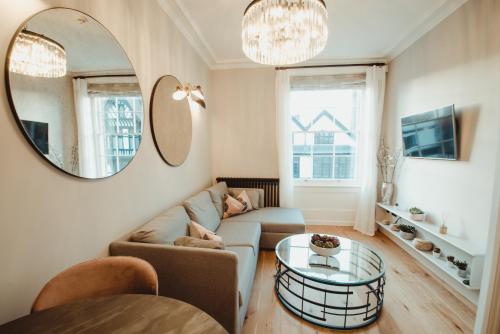 Gallery image of ch1 boutique stays - queen suite in Chester