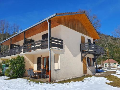 Joli appartement T2, Escale Les Airelles, rez de jardin proche lac