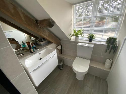 Phòng tắm tại Stable Lodge at Bledington Mill