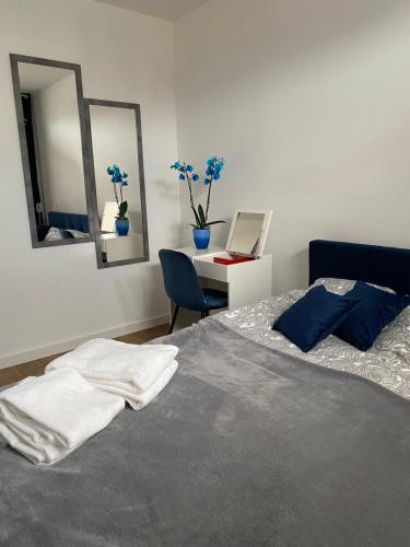 a bedroom with a bed and a desk with a laptop at Apartament Wiczlino in Gdynia