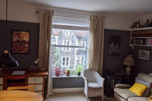 Gallery image of Quirky flat with private deck in Bristol centre! in Bristol