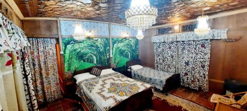 Ruang duduk di heritage geneva house boat