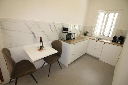 makarska centre1free parking 1 floor