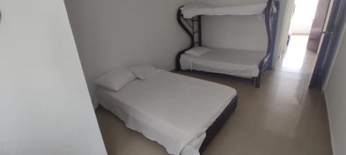 Katil atau katil-katil dalam bilik di Casa con piscina privada Girardot