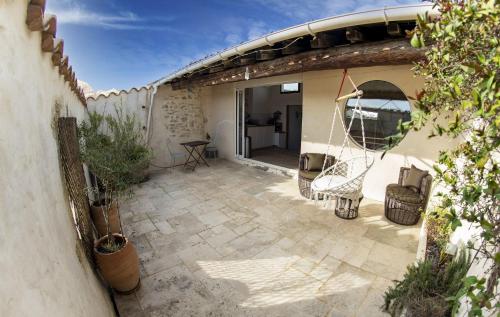 an image of a patio with a house at La Comédie de Pézenas - Appartements in Pézenas