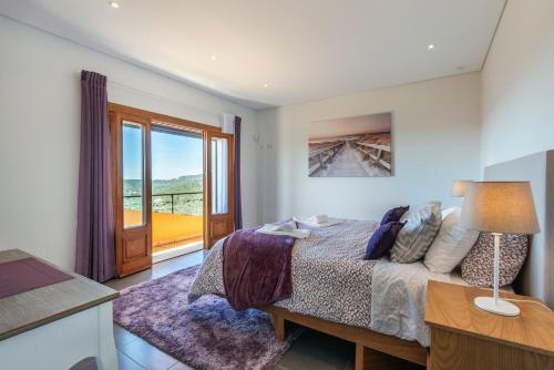 a bedroom with a bed and a window at Sunny House in Loulé