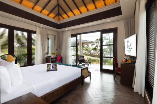 Postel nebo postele na pokoji v ubytování Hoan My Resort - Ninh Chu