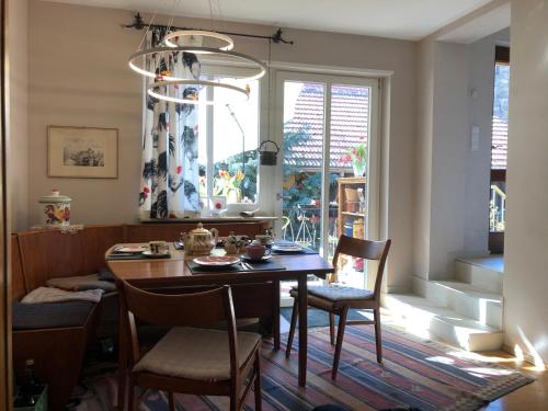 a dining room with a table and chairs and a window at Gästehaus Susanne Pfaffmann in Landau in der Pfalz