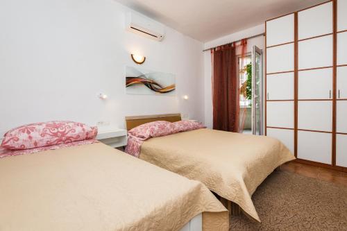 Deluxe New Kastela Agneza Apartment near the Beach