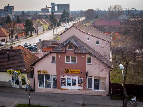 a pink building on the side of a street at Kiko apartmani in Zrenjanin