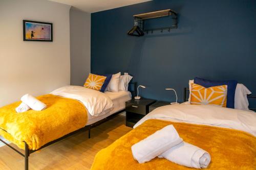 En eller flere senge i et værelse på Family friendly, Modern House just 1m from Bike Park Wales
