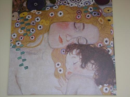 a drawing of a woman and a child at Agriturismo Le Sigalette in Salionze