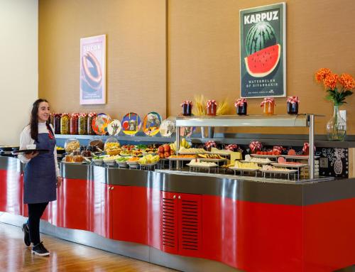 Makanan di atau berdekatan hotel