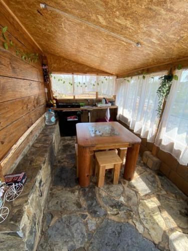 a wooden table in the inside of a tiny house at Cabañas Los Abuelos in Zacatlán