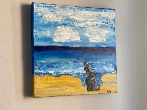 a painting hanging on a wall on a wall at Kuddels Fischerhus 2 in Börgerende-Rethwisch