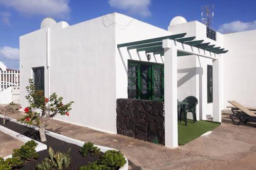 RELAX & POOL NEXT TO THE BEACH APT, Puerto del Carmen ...