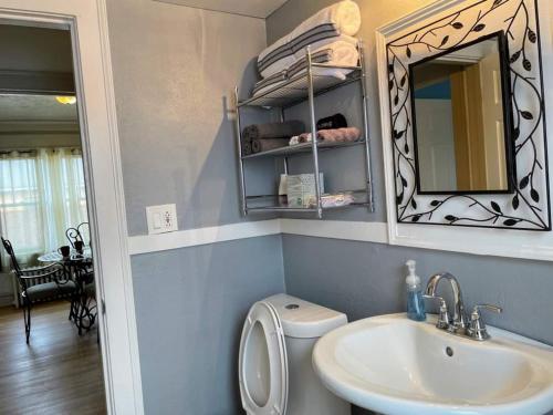 A bathroom at 2 BR Apt near Great Lakes Naval Base and 6 Flags