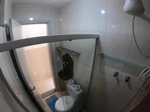a small bathroom with a toilet and a shower at Mata Virgem Hostel e Pousada in Abraão