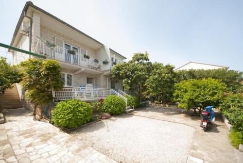 Apartments Sreca - 150m from the beach