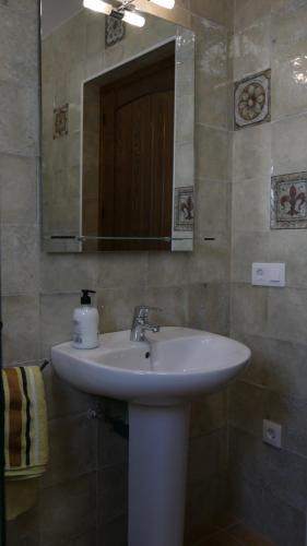 Kúpeľňa v ubytovaní EL ALFOLI. CASA RURAL CERCA DEL MAR