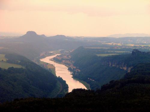 a view of a river in a valley at Ferienhaus und Ferienwohnung Büttner in Rathmannsdorf