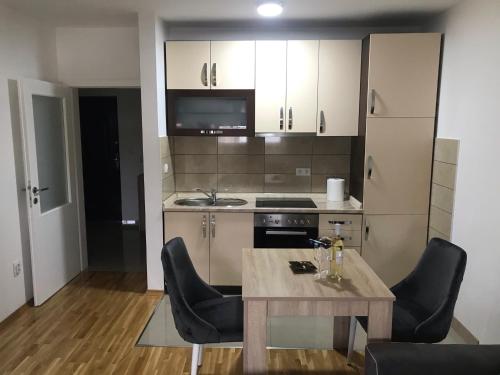Kuhinja ili čajna kuhinja u objektu MG Lux