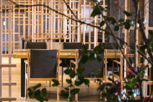 a row of chairs and a table in a room at Baien in Yufuin