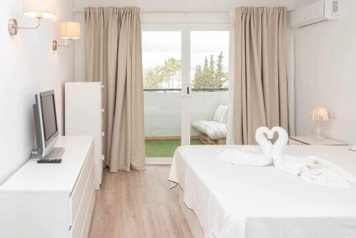 Ένα ή περισσότερα κρεβάτια σε δωμάτιο στο NEW Apt RELAX HOME a 150 m del mar WIFI y Piscina