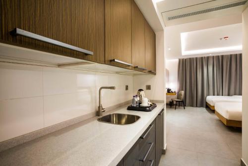a kitchen with a sink and a bed in a room at Boudl Al Wadi in Riyadh