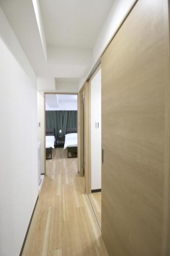 a hallway of a hotel room with a door leading to a bedroom at Uhome千駄木静雅民宿旅馆 in Tokyo