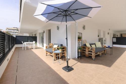 LETS HOLIDAYS NICE APARTMENT with BIG TERRACE IN TOSSA