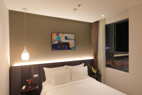 Postel nebo postele na pokoji v ubytování Mandala Hotel & Spa Bac Ninh