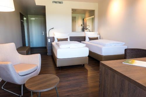 Кровать или кровати в номере Rebhan's Business und Wellness Hotel